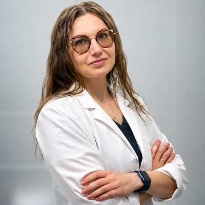 Dr. Anastasija Vaļuka — Surgeon, KIRSH Veselības Fabrika