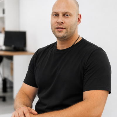 Dr. Rihards Ļuļēns — Neurosurgeon, KIRSH Veselības Fabrika